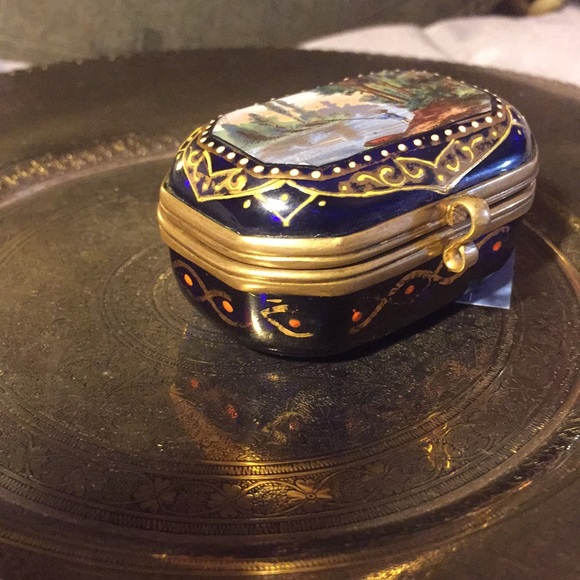 Vintage 19th century hand painted makeup/snuff box - Picture 5 of 8